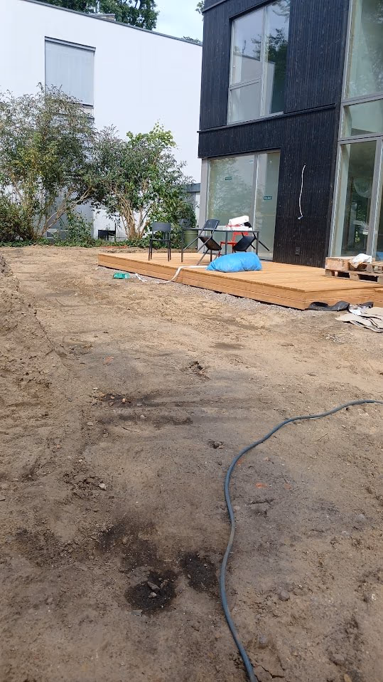 Neubaugarten im Rohzustand mit vorbereitetem Sandplanum als Projektstart