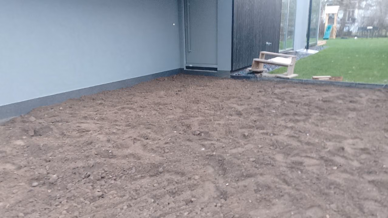 Tragschicht am Neubau für die Zuwegung aus großformatigen Betonplatten